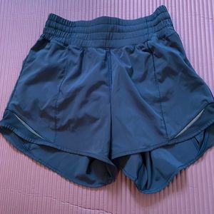 Lululemon Tall High Rise Hotty Hots 4 inch in True Navy